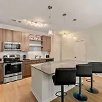 East Atlanta Retreat Haven Of Fun And Comfort!